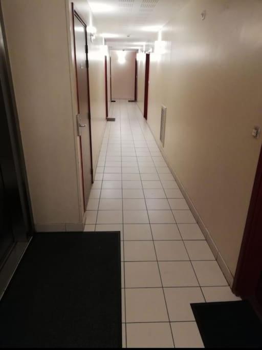 Joli Appartement Avec Jardin Et 2 Parkings Prives Argenteuil Exterior foto