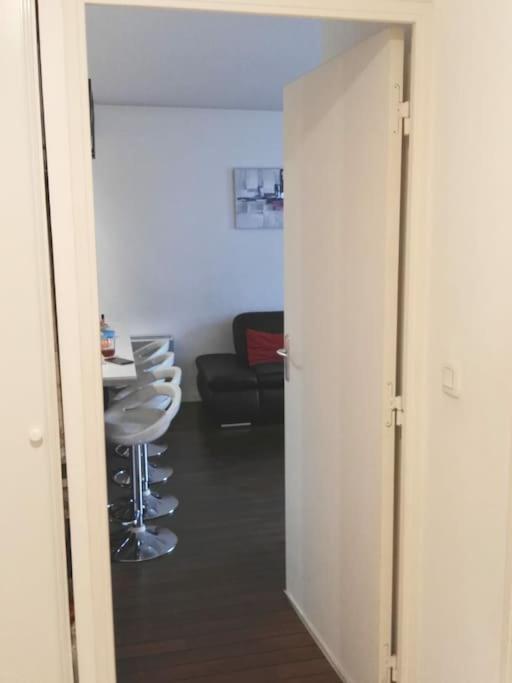 Joli Appartement Avec Jardin Et 2 Parkings Prives Argenteuil Exterior foto